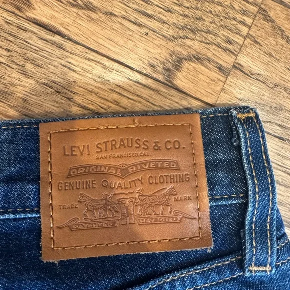 Levi’s Low Rise Dad Jean - Picture 6 of 6